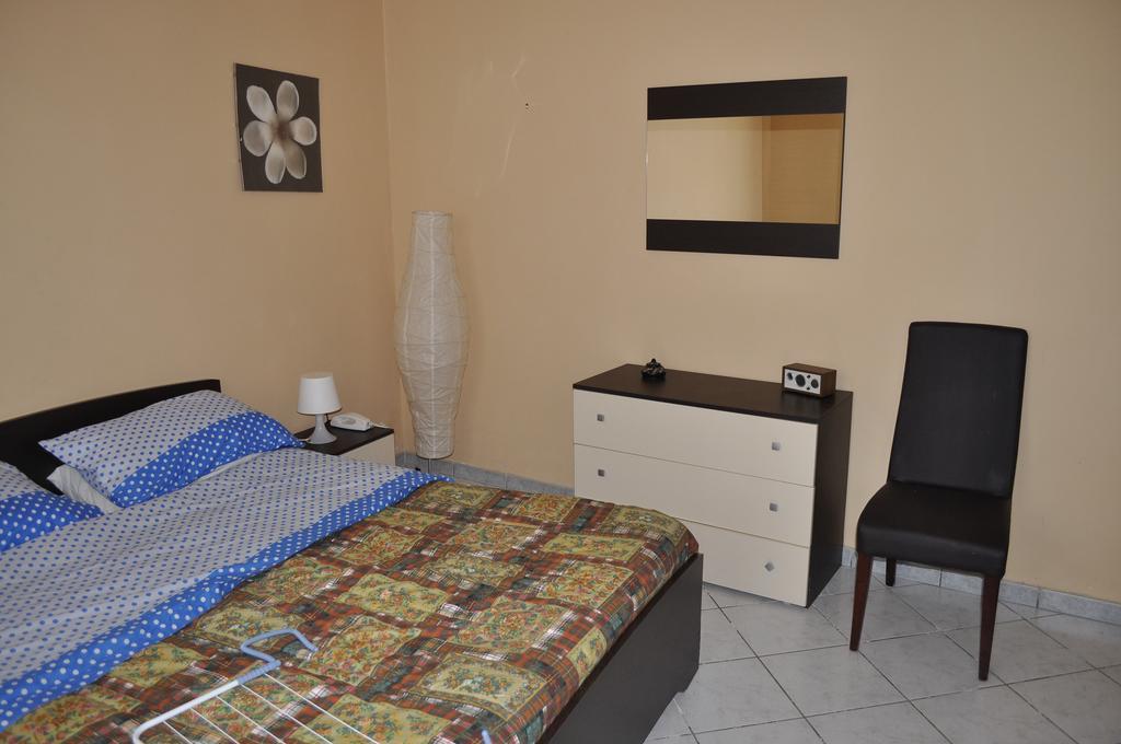 Casa Vacanza L'Aquilone Campi Salentina Exterior foto